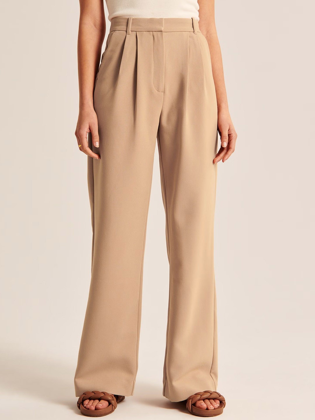 

FNOCKS Women Original Loose Fit High-Rise Lint Free Pleated Trousers, Beige
