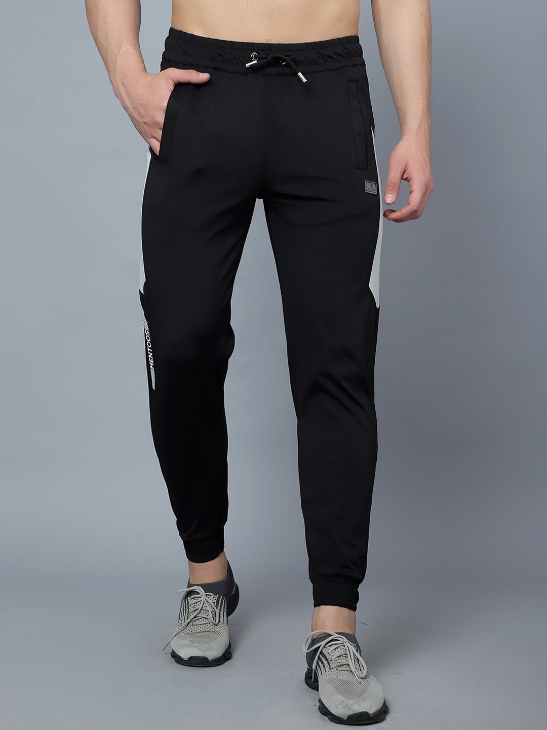 

MENTOOS Men Black Regular Fit Color-Blocked Rapid-Dry Joggers
