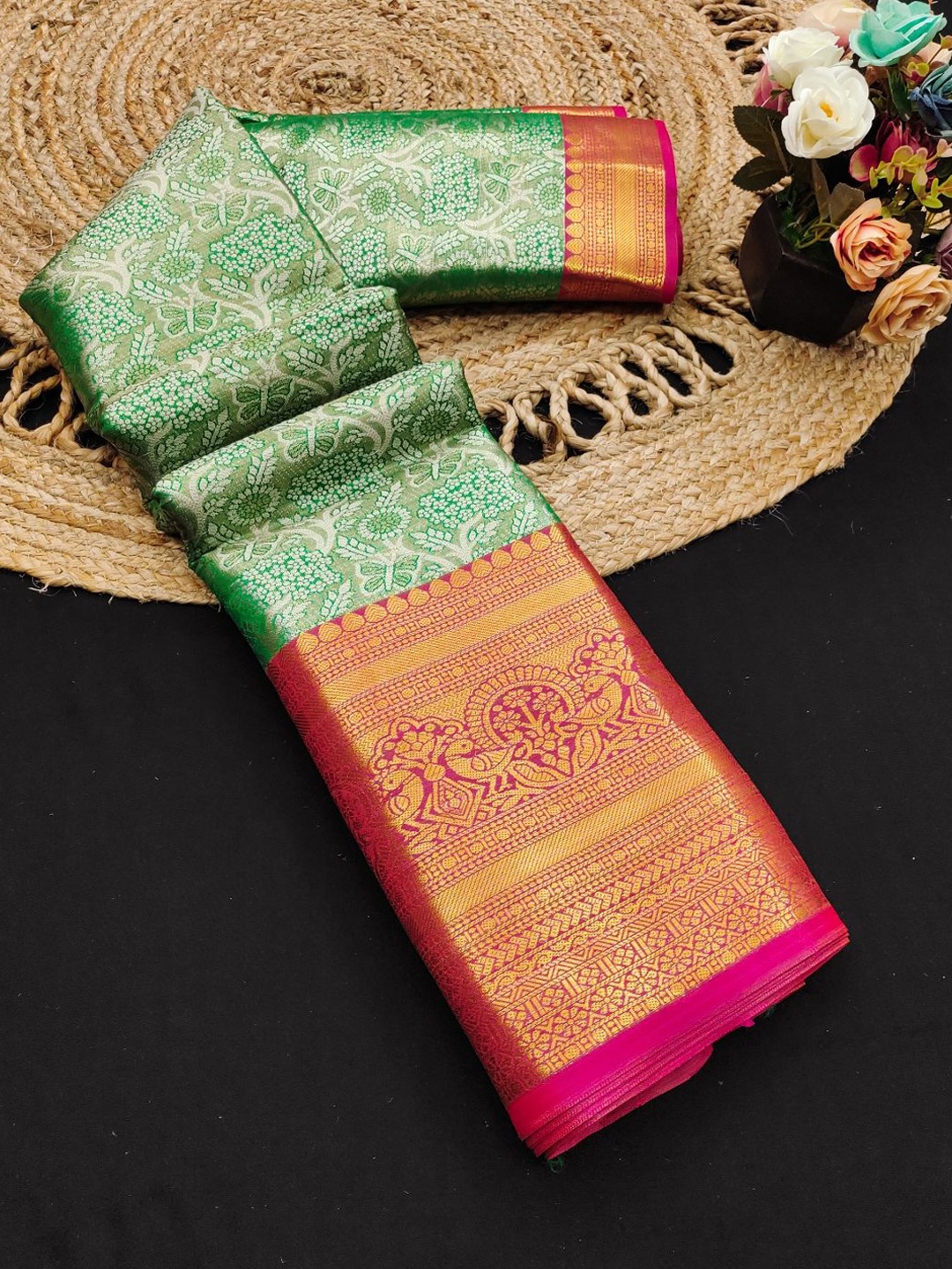 

DIVASTRI Woven Design Zari Pure Silk Banarasi Saree, Green
