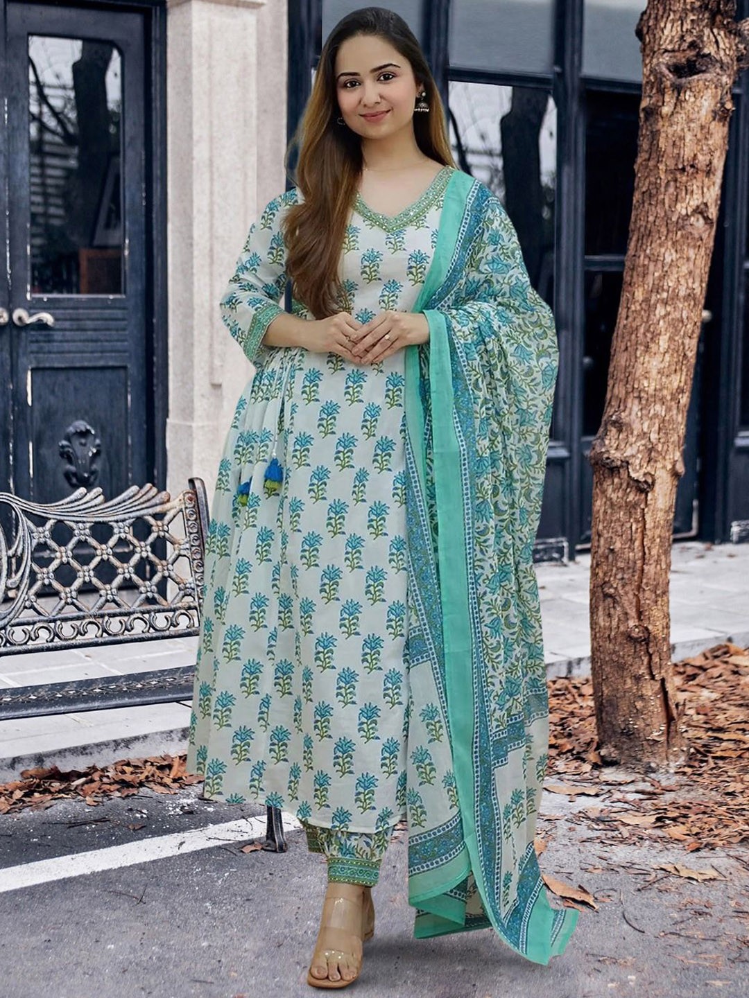 

Moda Rapido Women Ethnic Motifs Printed Regular Kurta with Trousers & With Dupatta, White