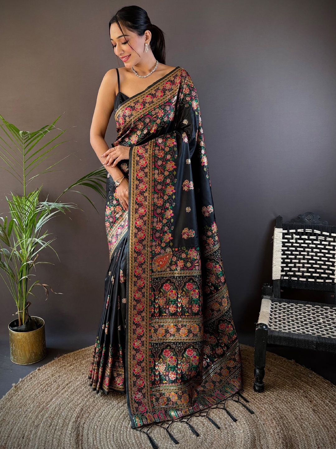 

DIVASTRI Ethnic Motifs Zari Pashmina Designer Saree, Black