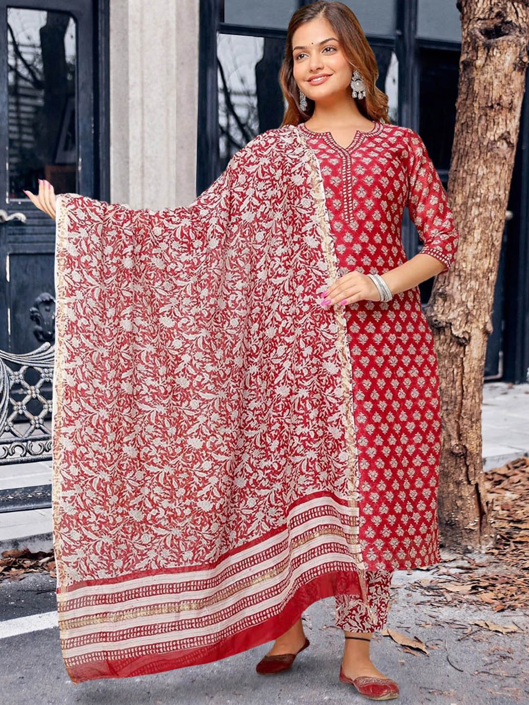 

Moda Rapido Women Ethnic Motifs Printed Regular Kurta with Trousers & With Dupatta, Maroon
