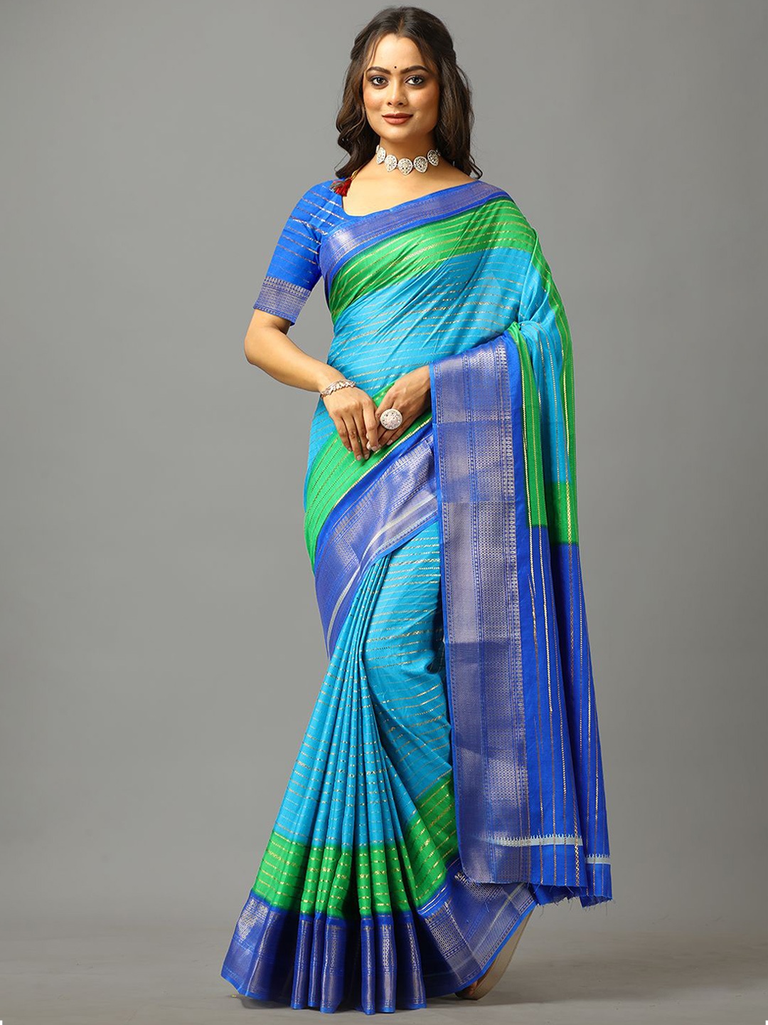 

VIRENDRA TEXTILES Woven Design Zari Saree, Navy blue