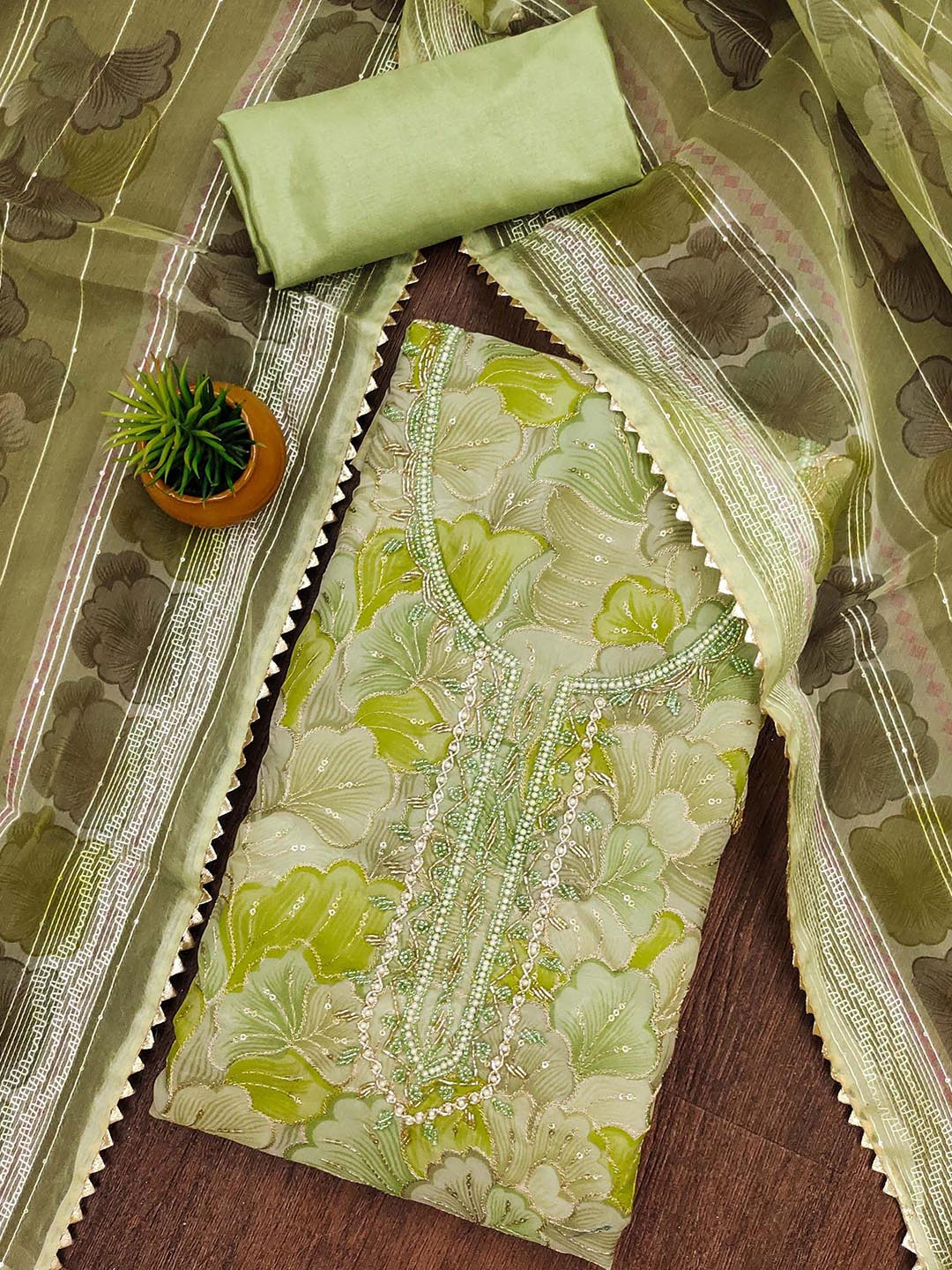 

SAINOOR Floral Embroidered Sequinned Organza Semi-Stitched Dress Material, Green