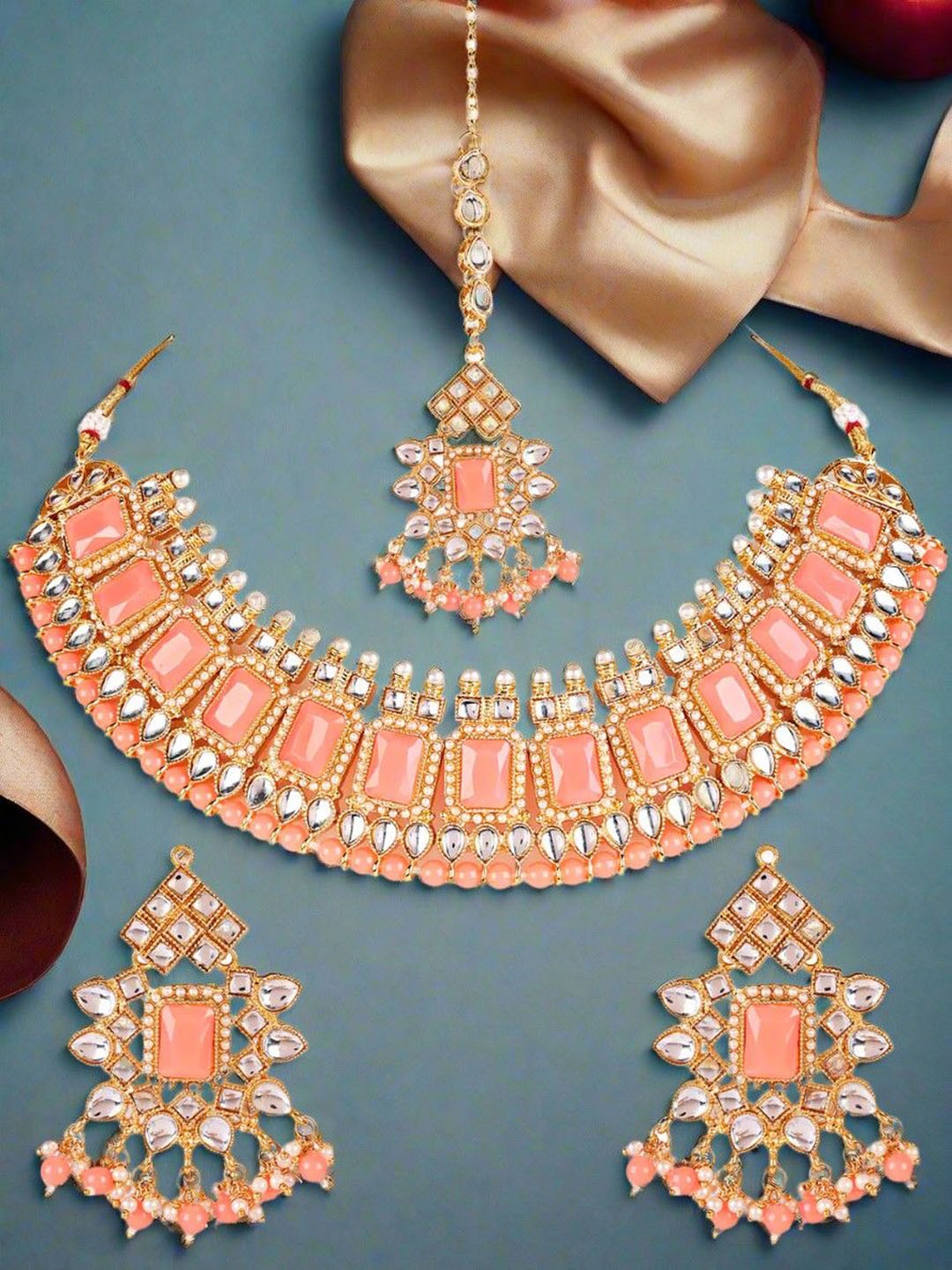 

Anouk Gold-Plated Kundan Stones-Studded & Beaded Jewellery Set
