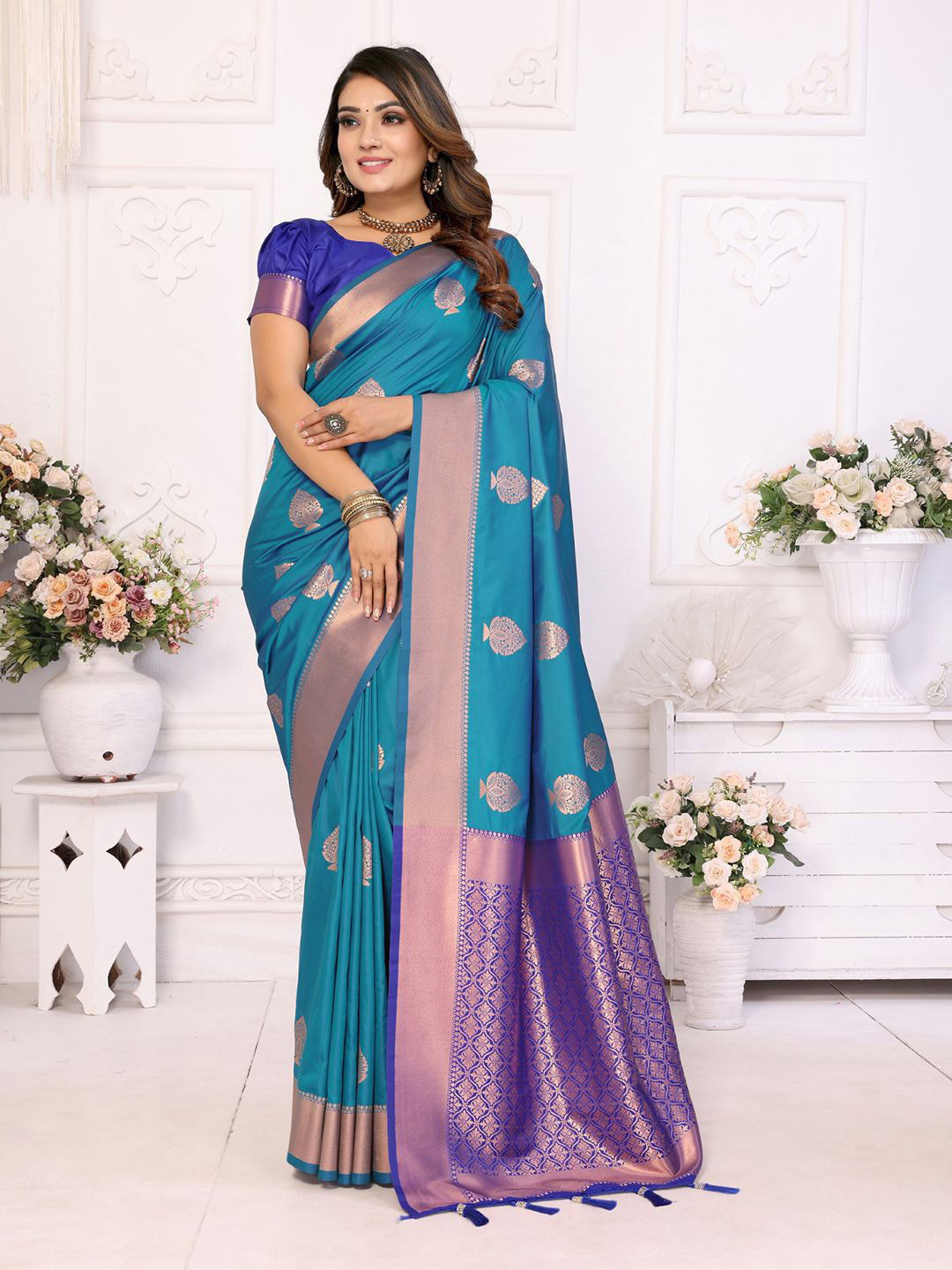 

DIVASTRI Woven Design Zari Silk Blend Banarasi Saree, Blue