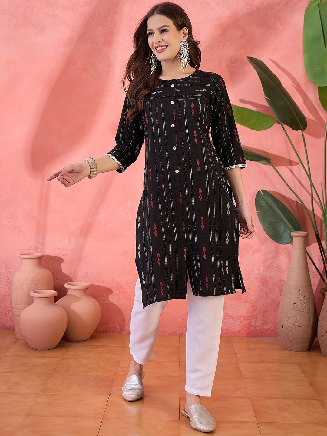 

Sangria Geometric Printed Round Neck Cotton Straight Kurta With Trousers, Black