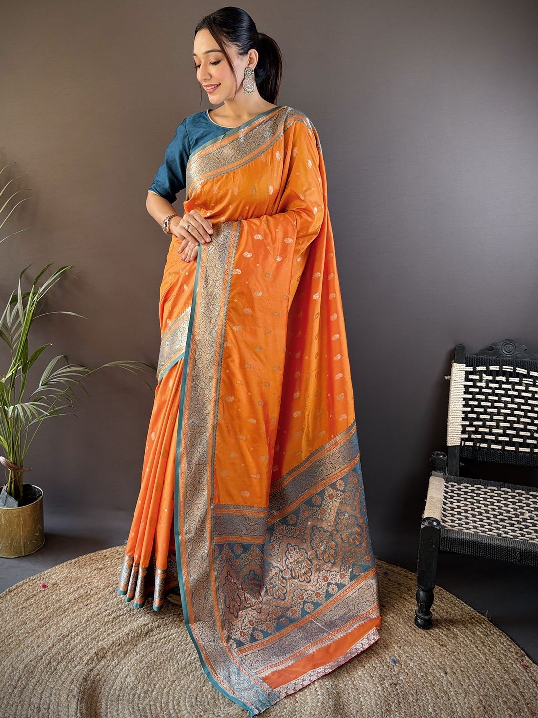 

DIVASTRI Ethnic Motifs Printed Zari Banarasi Saree, Orange