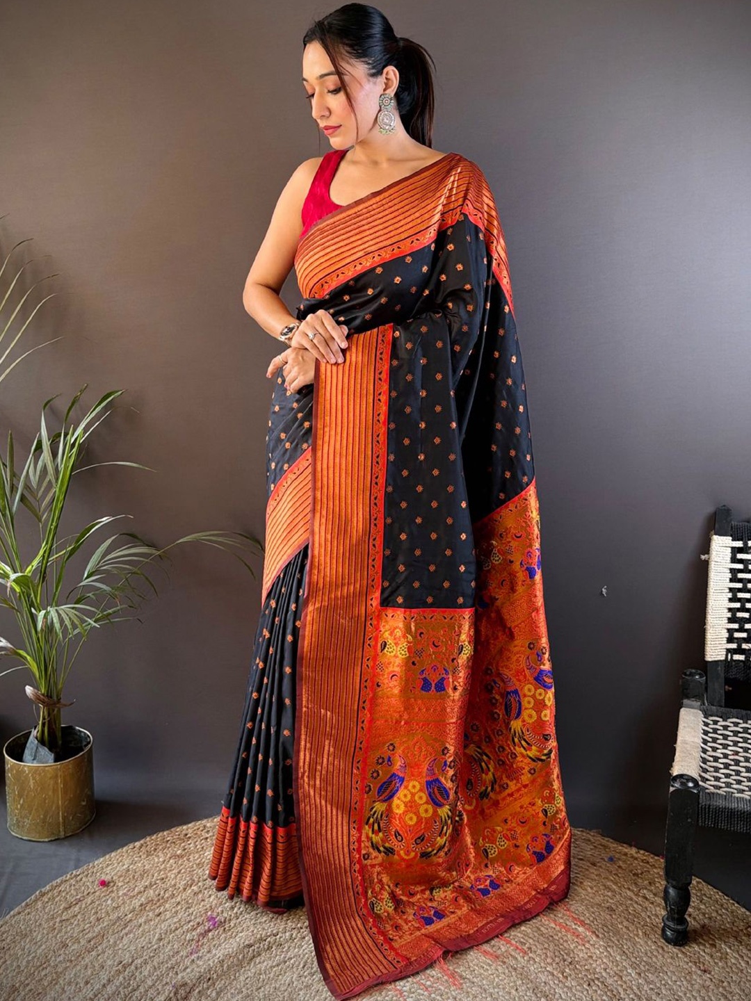 

DIVASTRI Ethnic Motifs Zari Silk Blend Paithani Saree, Black