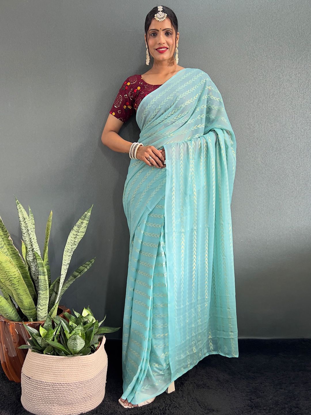

DIVASTRI Striped Poly Chiffon Ready to Wear Saree, Blue