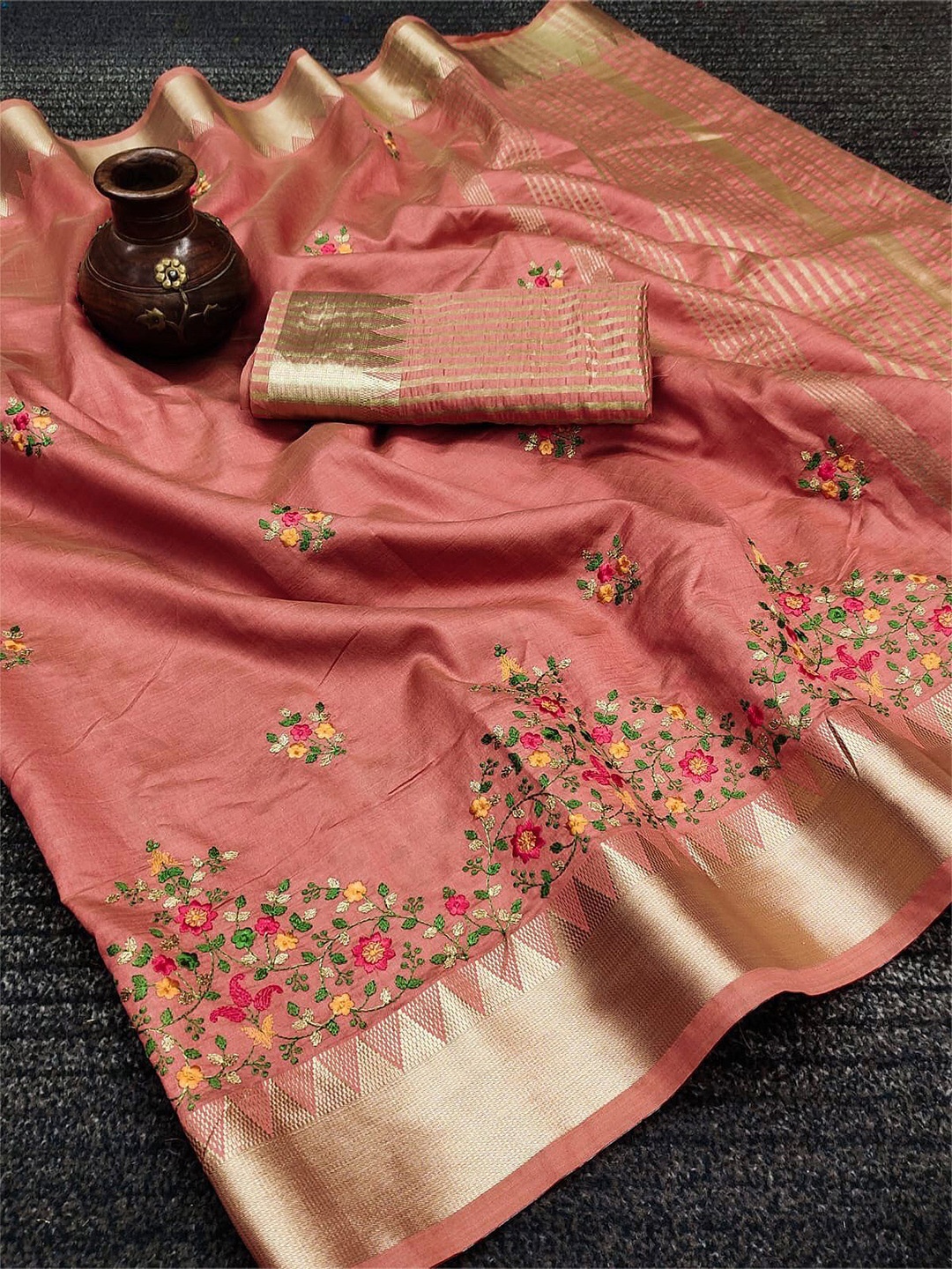 

DIVASTRI Ethnic Motifs Embroidered With Woven Design Zari Banarasi Saree, Peach