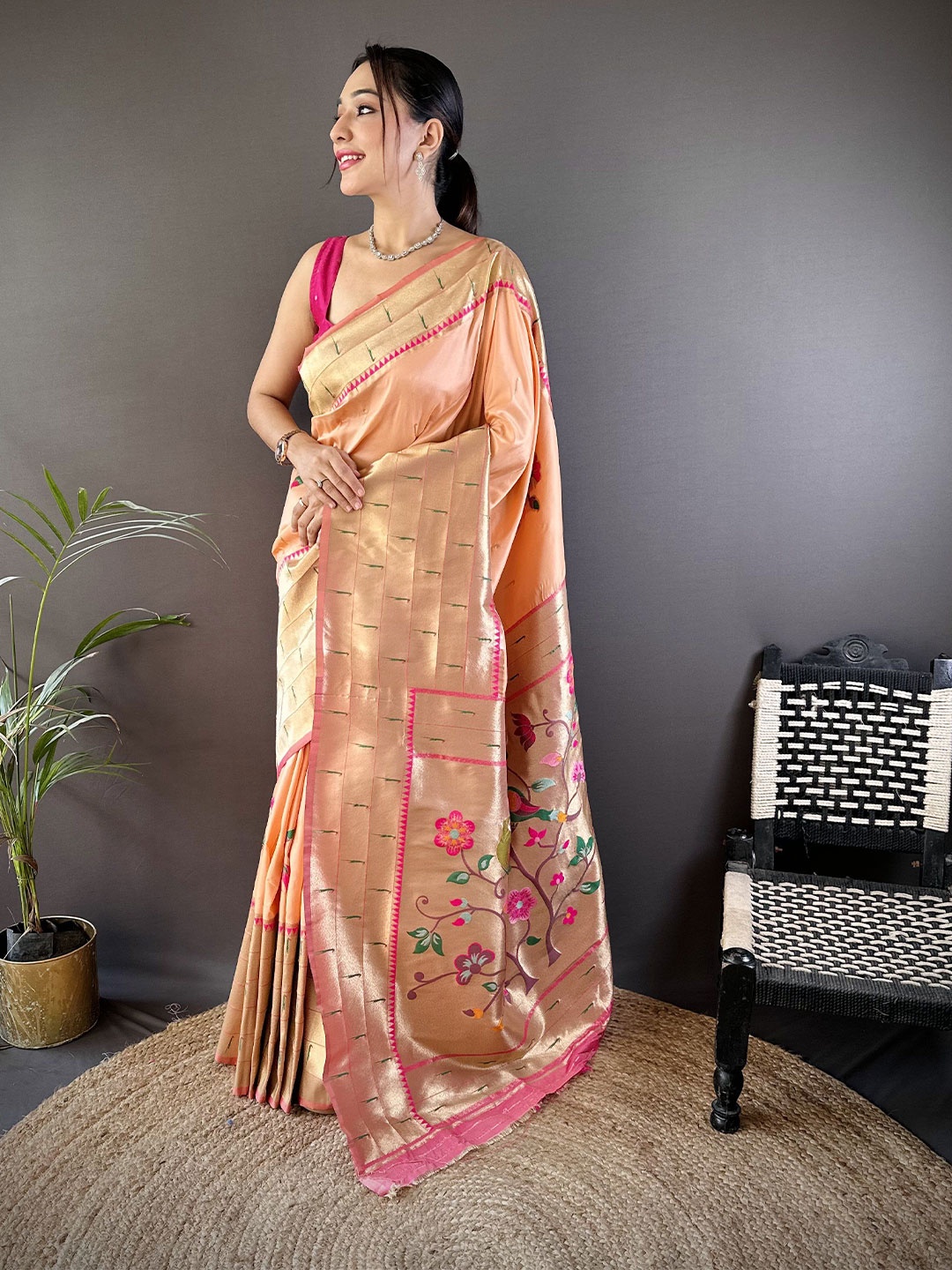 

DIVASTRI Floral Zari Woven Design Paithani Saree, Peach