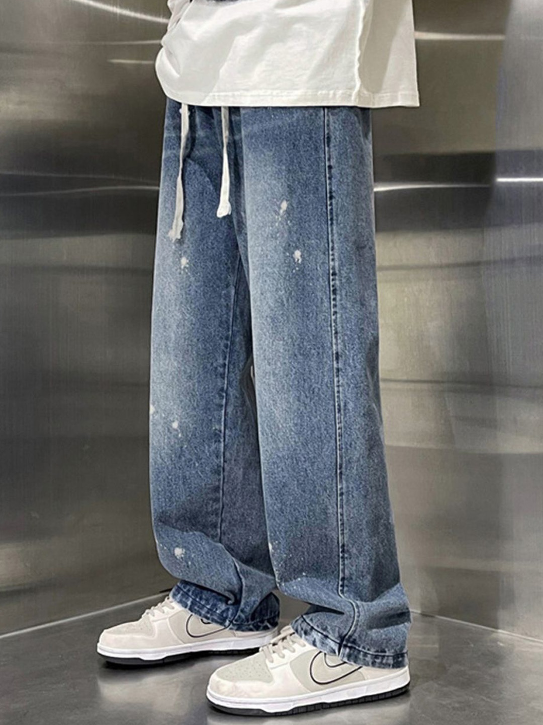 

HERE&NOW Men Mildly Distressed Light Fade Jeans, Blue
