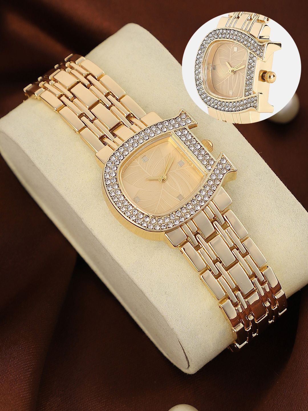 

HAUTE SAUCE by Campus Sutra WomenThe Buckle Asymmetric Watch California Gold SS25_HSWC1379
