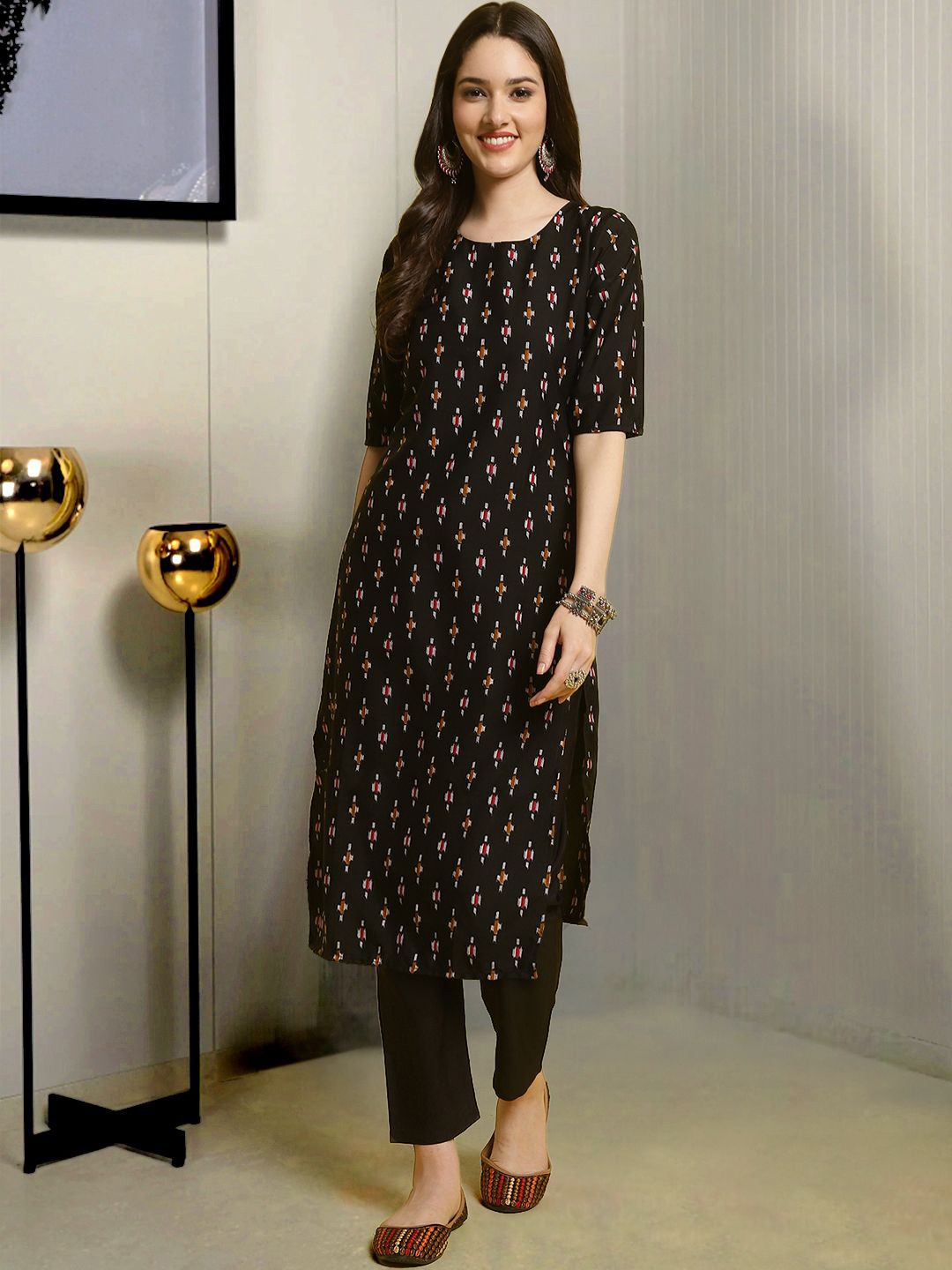 

Moda Rapido Geometric Printed Round Neck Straight Kurta With Trousers, Black