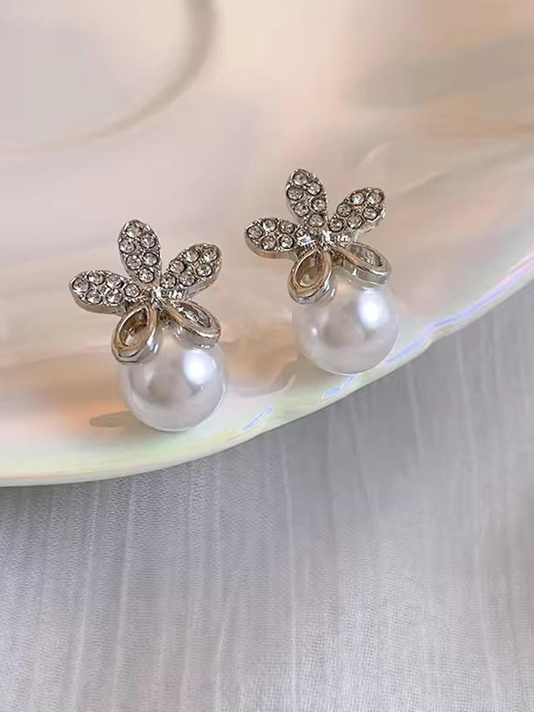 

MADDY SPACE Silver-Plated Pearls Beaded Floral Shaped Korean Studs