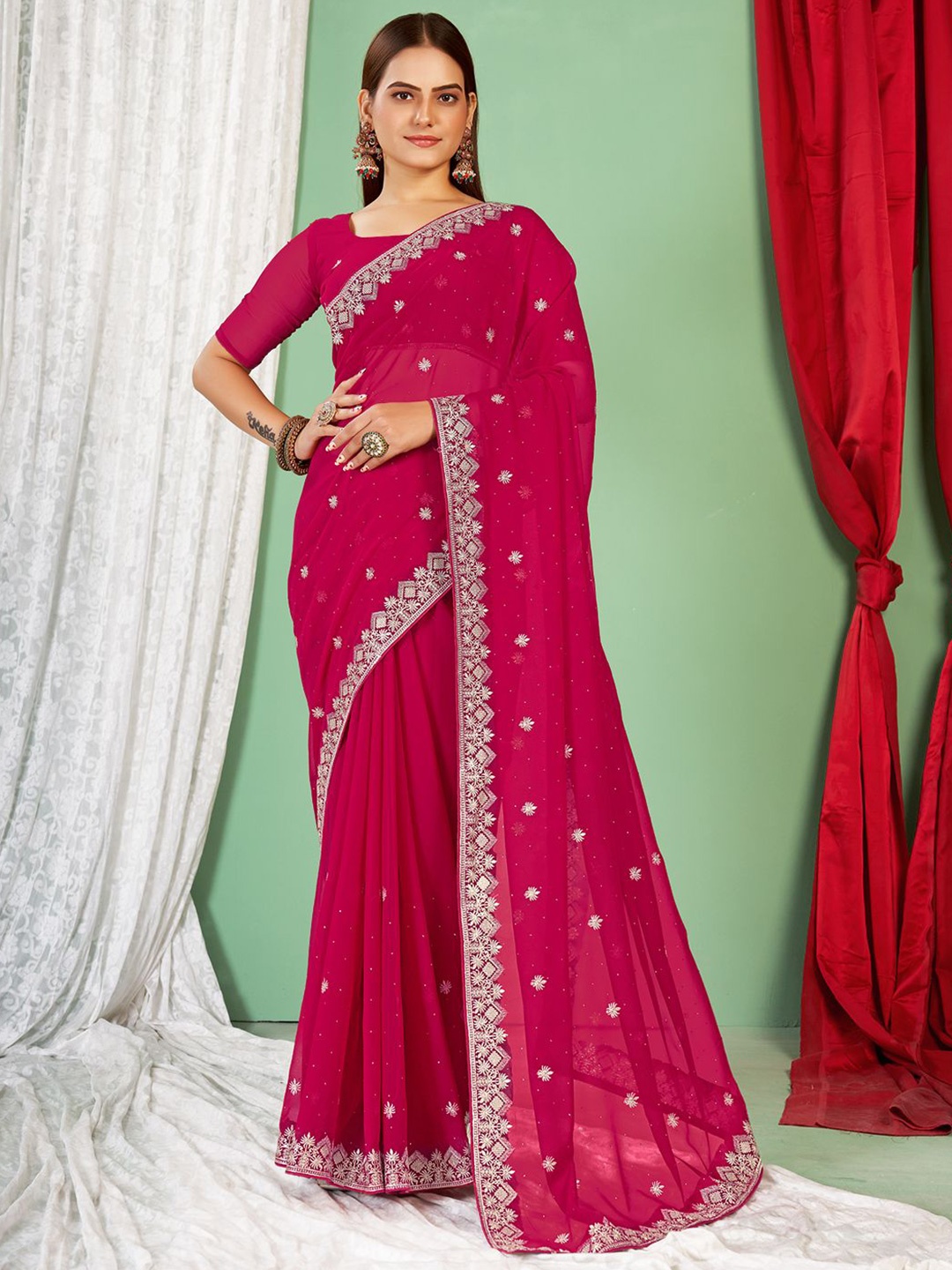 

DIVASTRI Embellished Beads and Stones Poly Georgette Saree, Pink