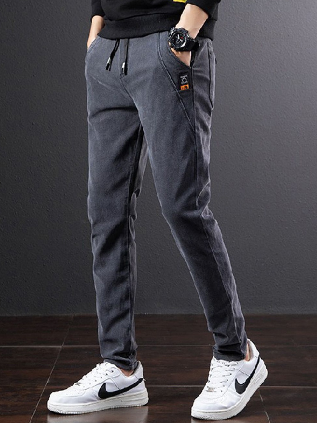 

The Roadster Lifestyle Co. Men Mid-Rise Slim Fit Jeans, Grey