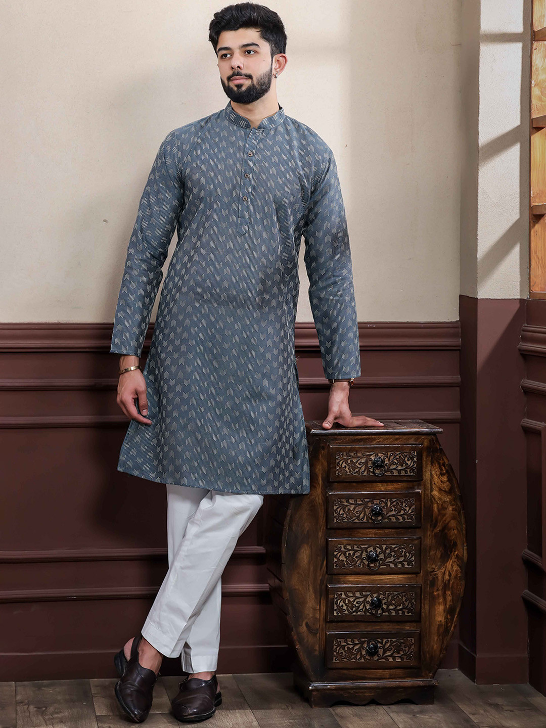 

Koshin Ethnic Motifs Woven Design Pure Cotton Straight Kurta with Pyjamas, Grey