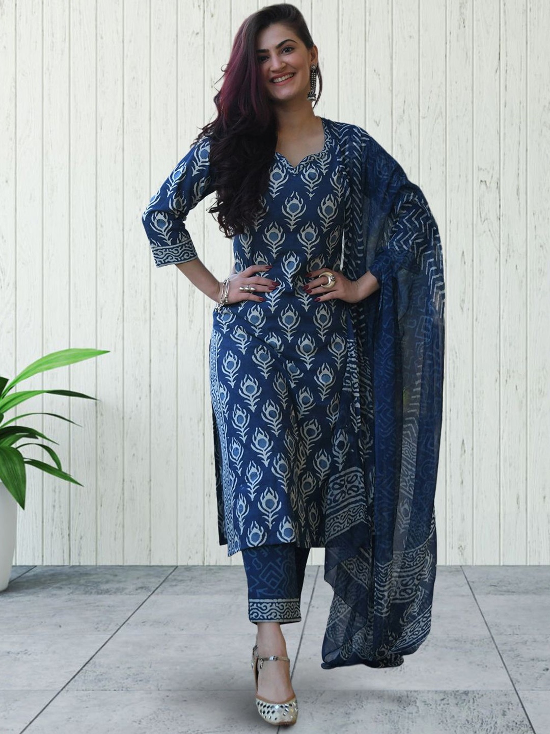 

Moda Rapido Women Floral Printed Regular Kurta with Trousers & With Dupatta, Blue