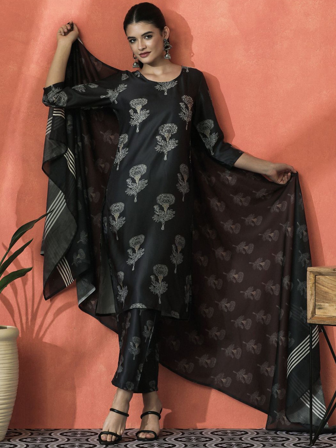 

Sangria Floral Printed Straight Kurta With Trouser And Dupatta, Black