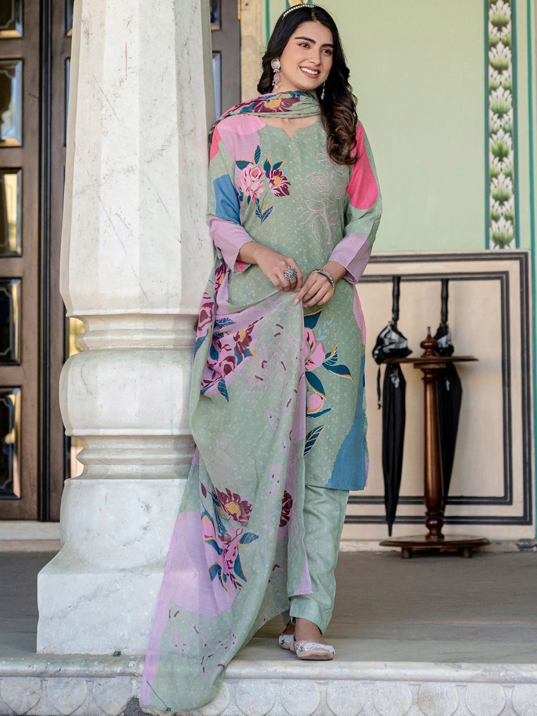 

ARADHNA Floral Printed Notch Neck Straight Kurta With Trousers & Dupatta, Green