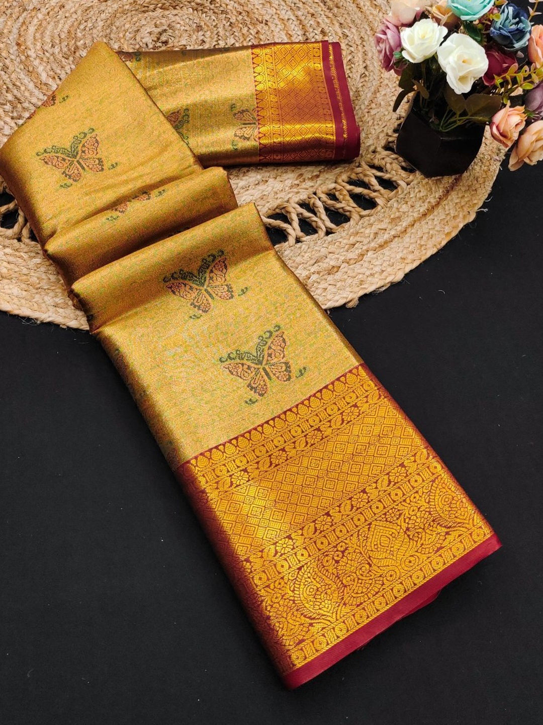 

DIVASTRI Floral Zari Pure Silk Banarasi Saree, Yellow