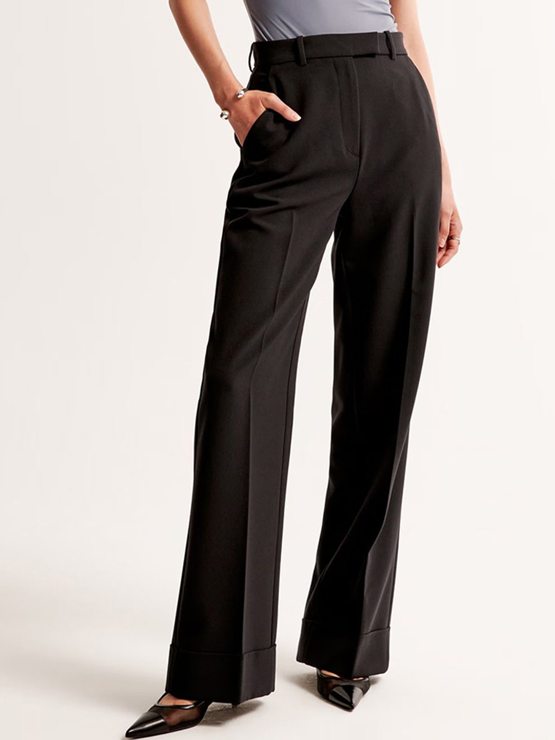 

FNOCKS Women Original Tapered Fit High-Rise Lint Free Pleated Trousers, Black