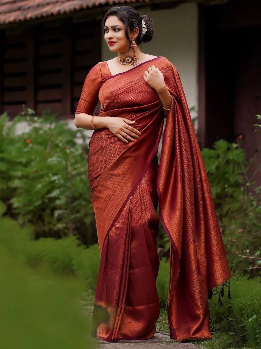 

Munir Woven Design Zari Banarasi Saree, Red