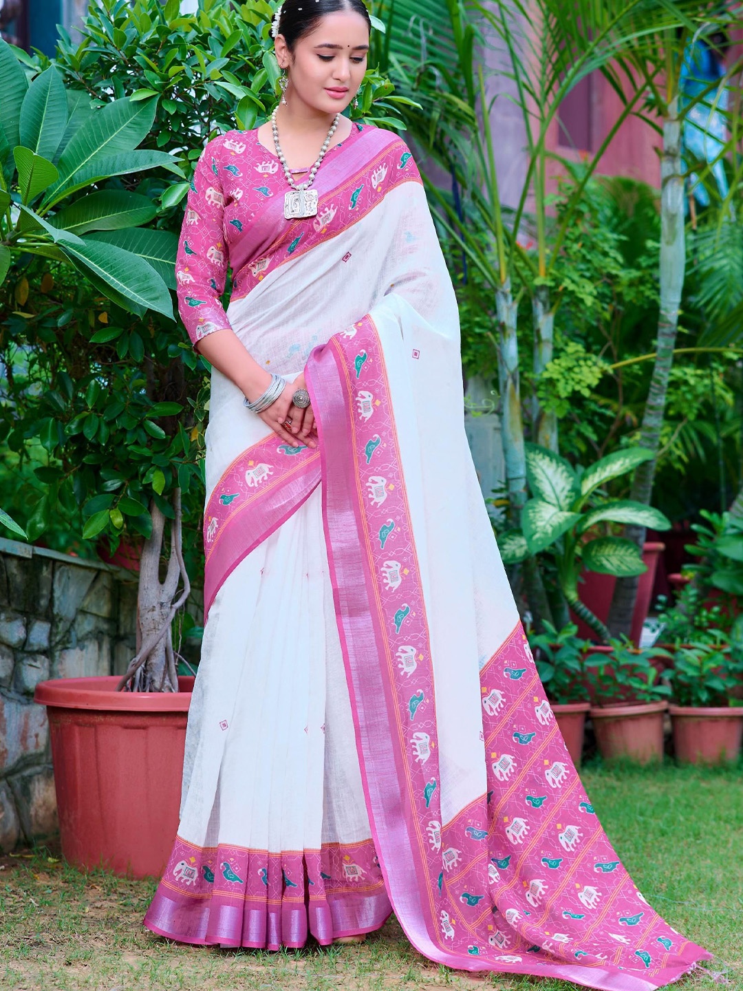 

KALINI Zari Linen Blend Khadi Saree, White
