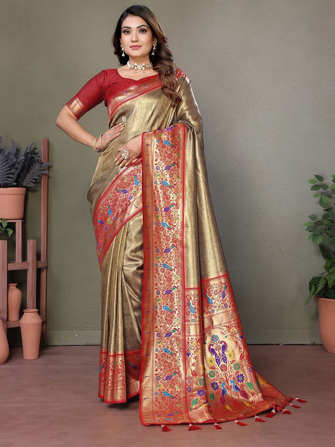 

DIVASTRI Woven Design Zari Silk Blend Banarasi Saree, Gold