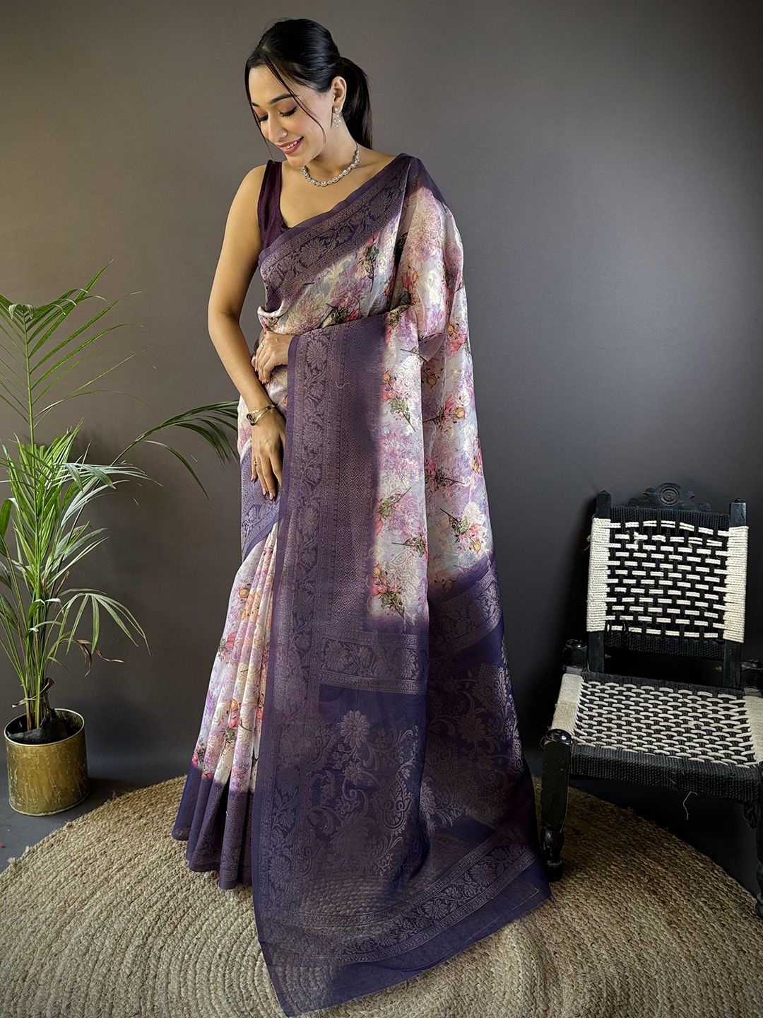 

DIVASTRI Floral Zari Silk Blend Saree, Purple
