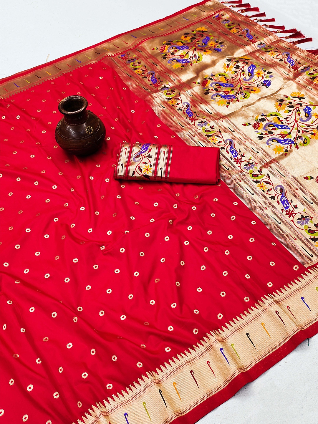 

ZIBLON Ethnic Motifs Zari Silk Blend Kanjeevaram Saree, Red