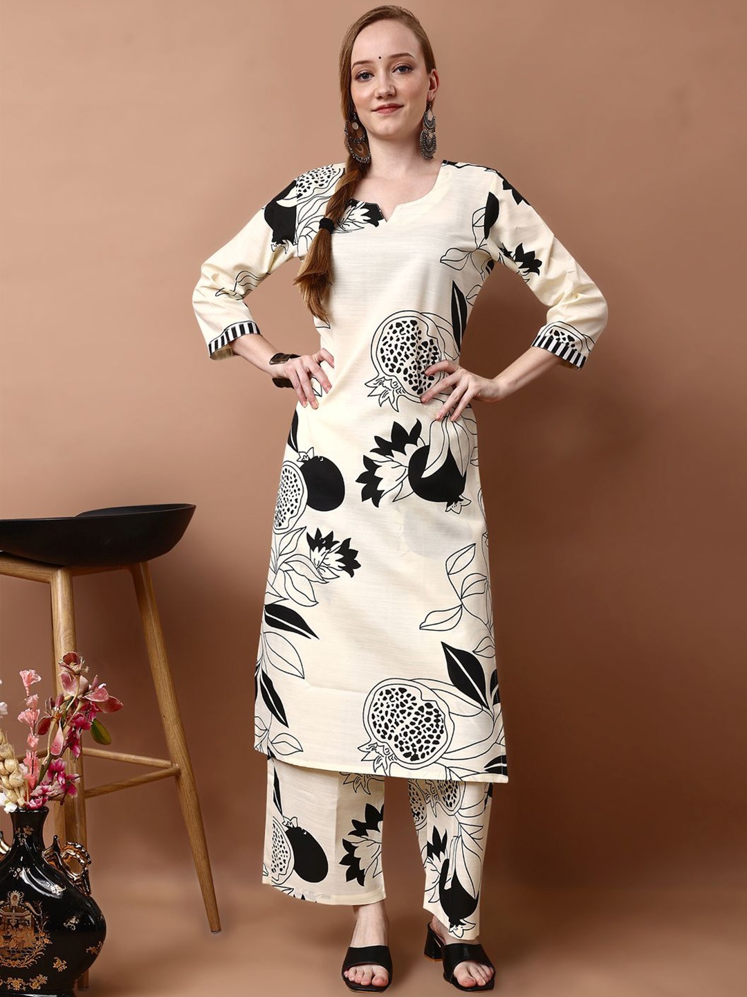 

SANTOPERA DESIGNER Floral Printed Notch Neck Straight Kurta With Palazzos, Beige