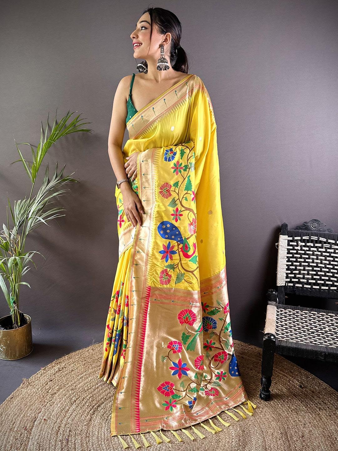 

DIVASTRI Ethnic Motifs Zari Silk Blend Paithani Saree, Yellow