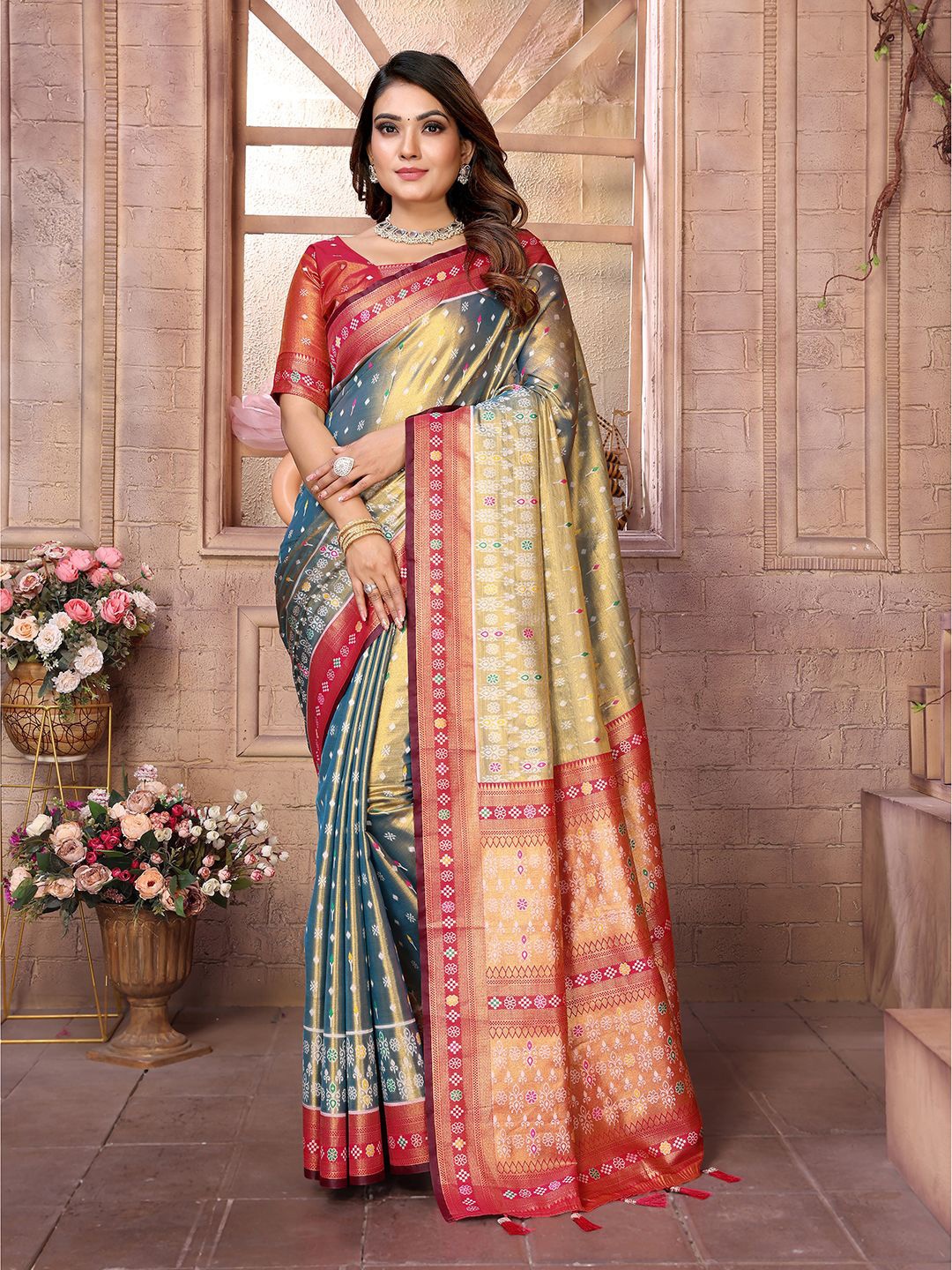 

DIVASTRI Ethnic Motifs Zari Silk Blend Designer Banarasi Saree, Gold