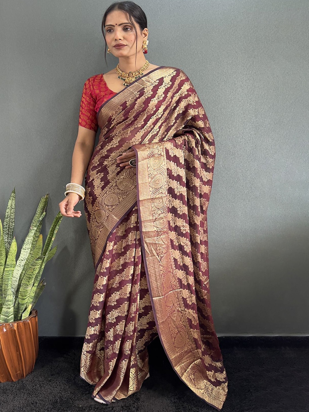 

DIVASTRI Woven Design Printed Zari Ready to Wear Saree, Maroon