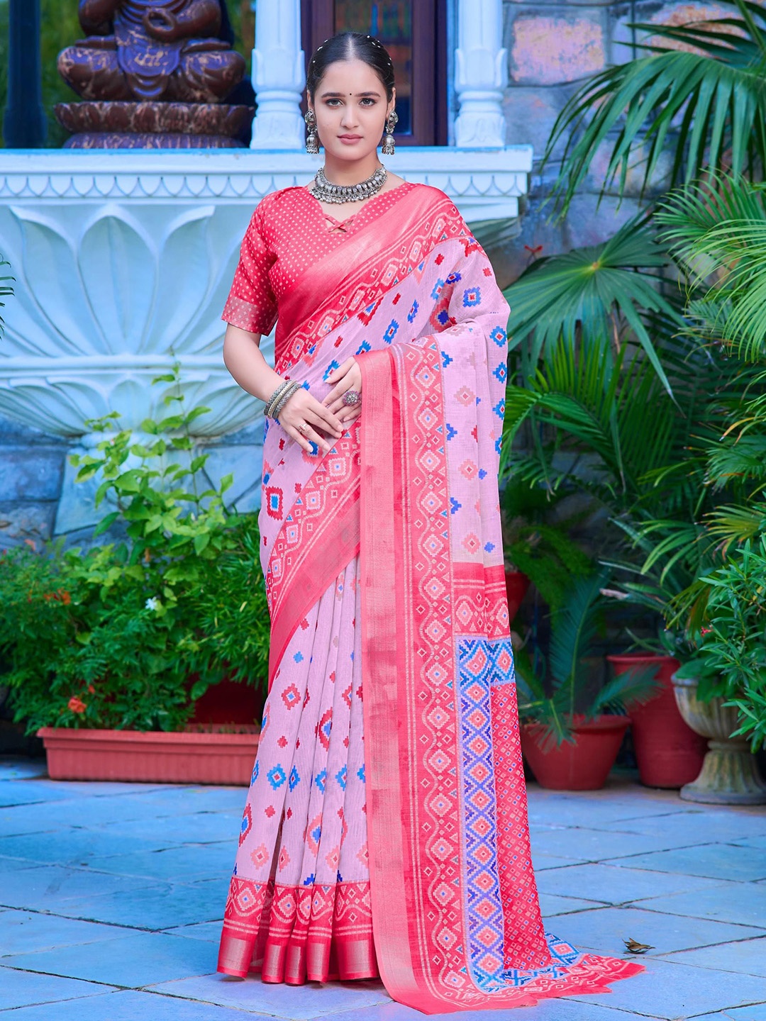 

KALINI Geometric Printed Saree, Peach