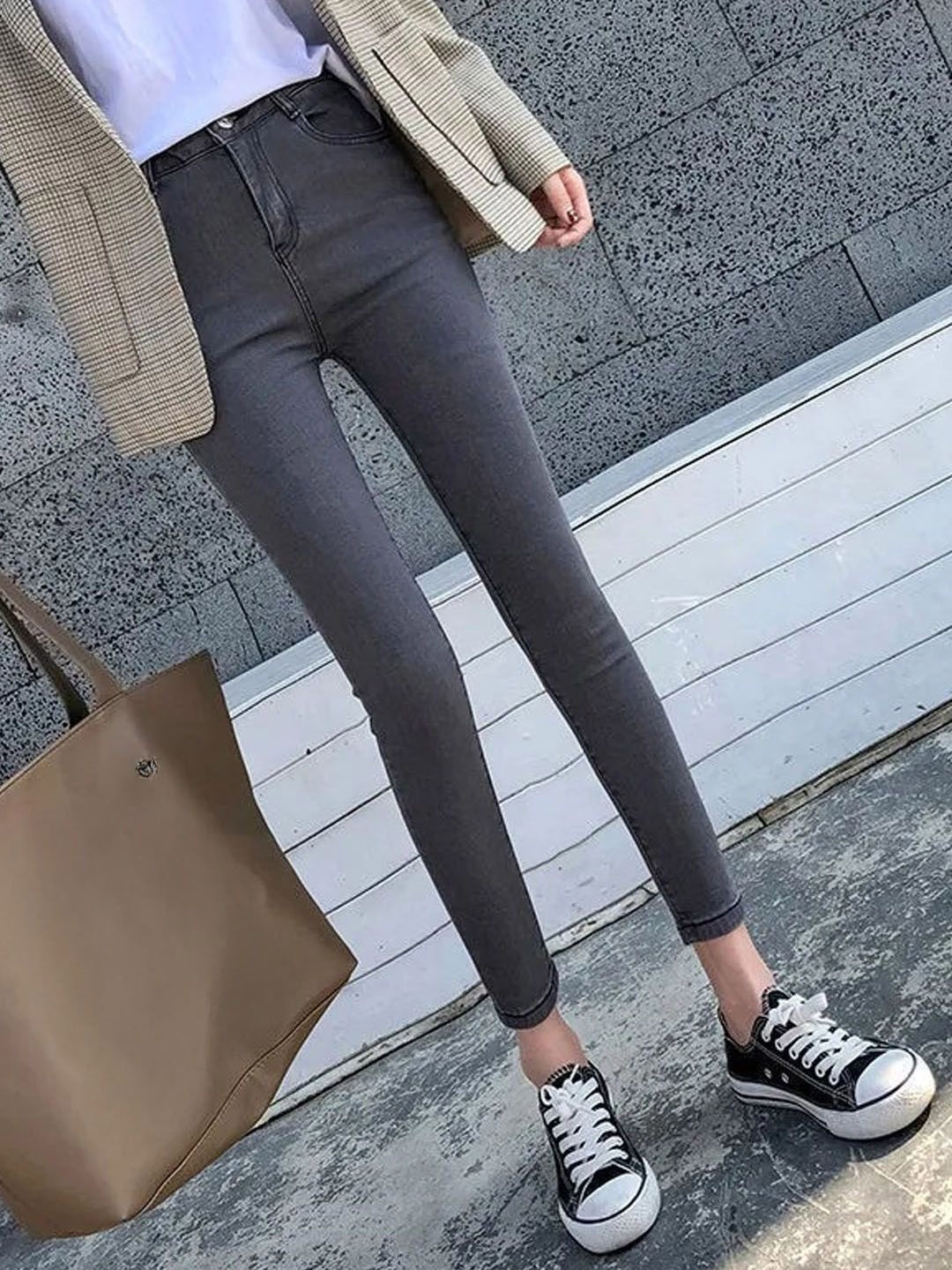 

StyleCast Women Skinny Fit Mid-Rise Jeans, Grey