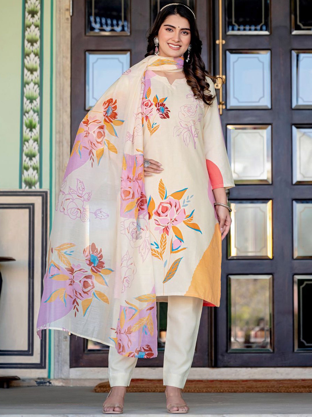 

ARADHNA Floral Printed Notch Neck Straight Kurta With Trousers & Dupatta, Cream