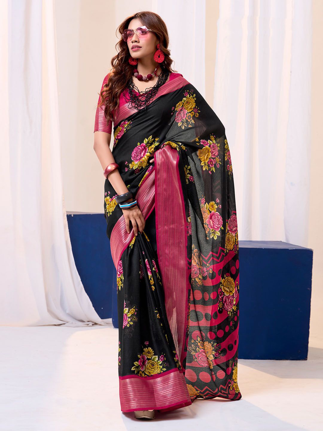 

DIVASTRI Floral Printed Zari Saree, Pink