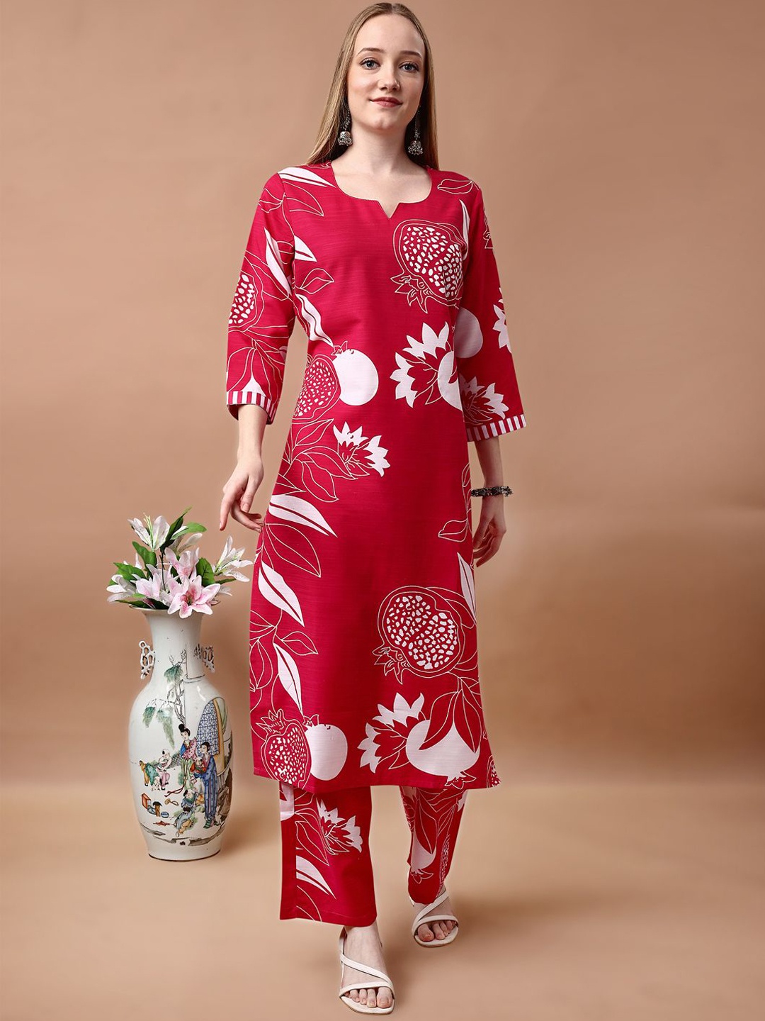 

SANTOPERA DESIGNER Floral Printed Notch Neck Straight Kurta With Palazzos, Red