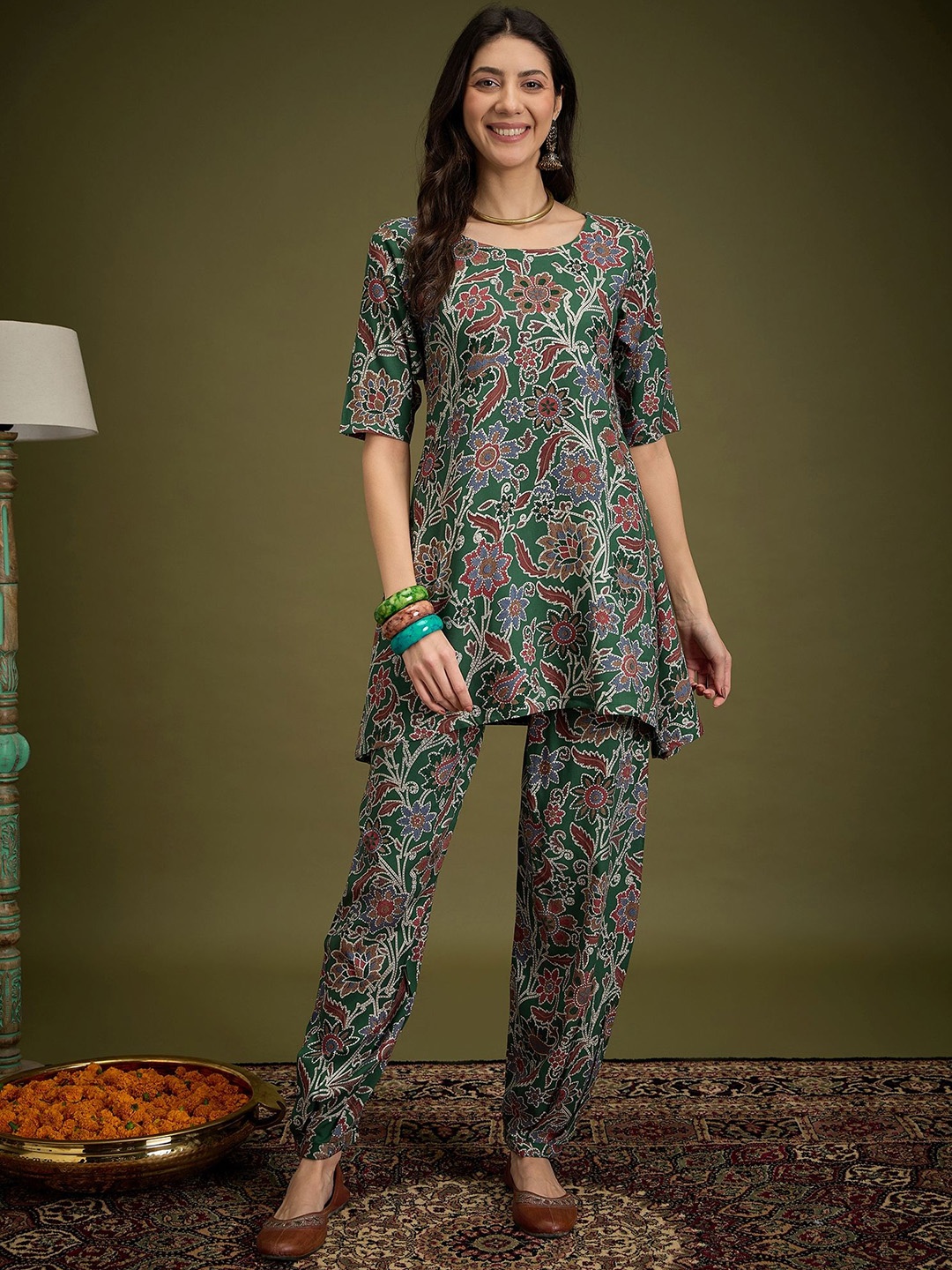 

Sangria Floral Printed Round Neck Tunic & Salwars, Green