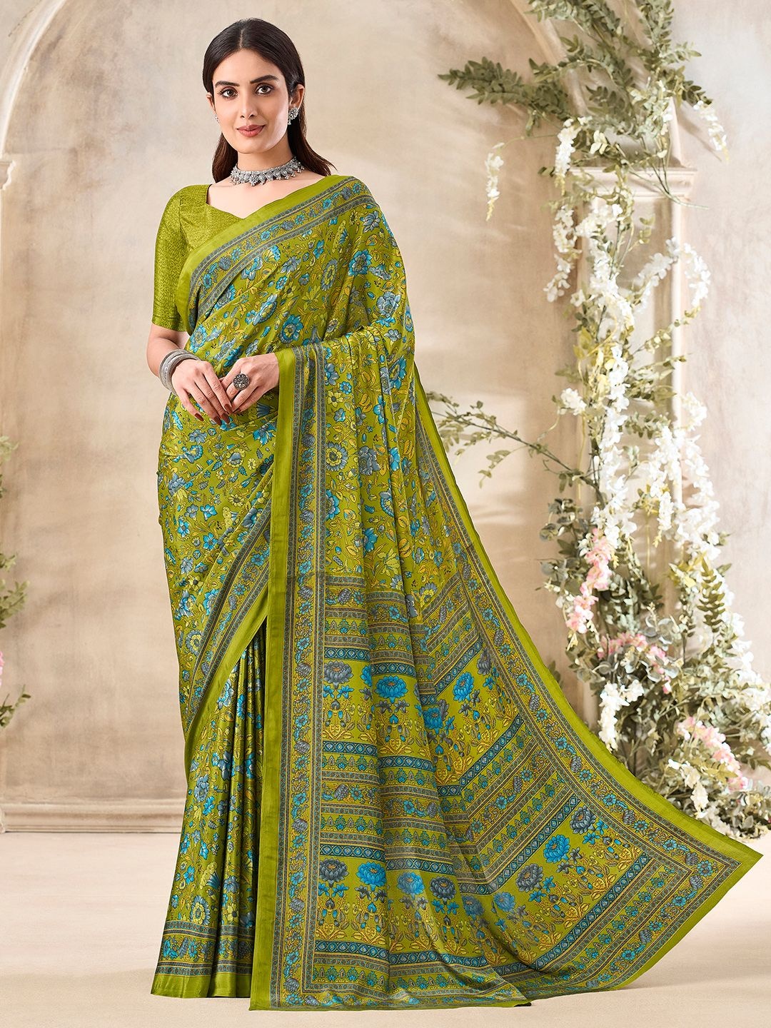 

DIVASTRI Floral Printed Saree With Unstitched Blouse Piece, Green