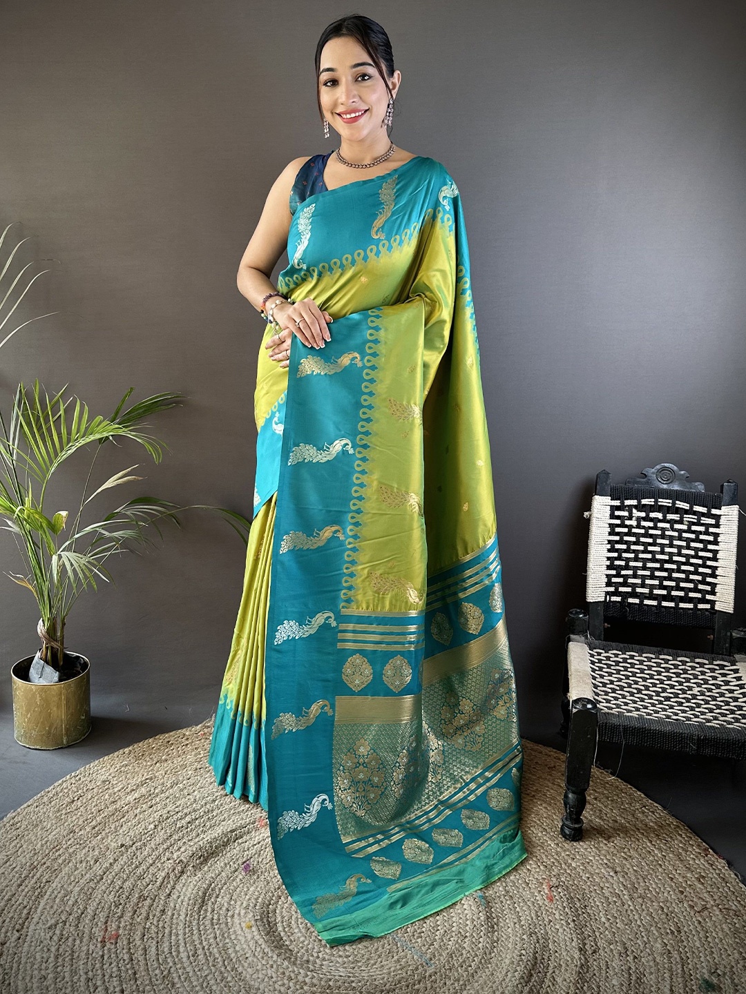 

Mitera Woven Design Zari Silk Blend Banarasi Saree, Green