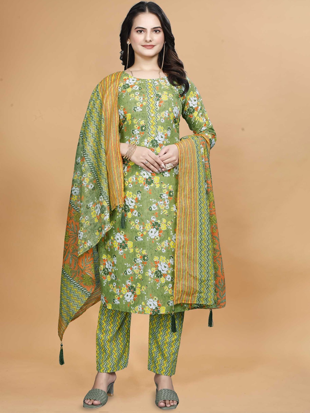 

DIVASTRI Floral Printed Round Neck Pure Cotton Straight Kurta With Trouser & Dupatta, Green