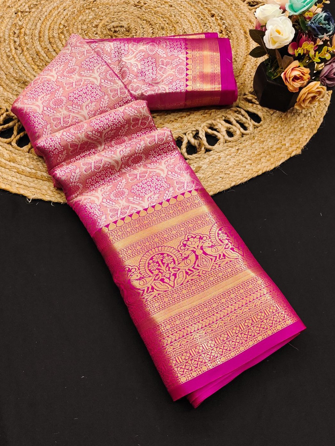 

DIVASTRI Floral Zari Pure Silk Banarasi Saree, Pink