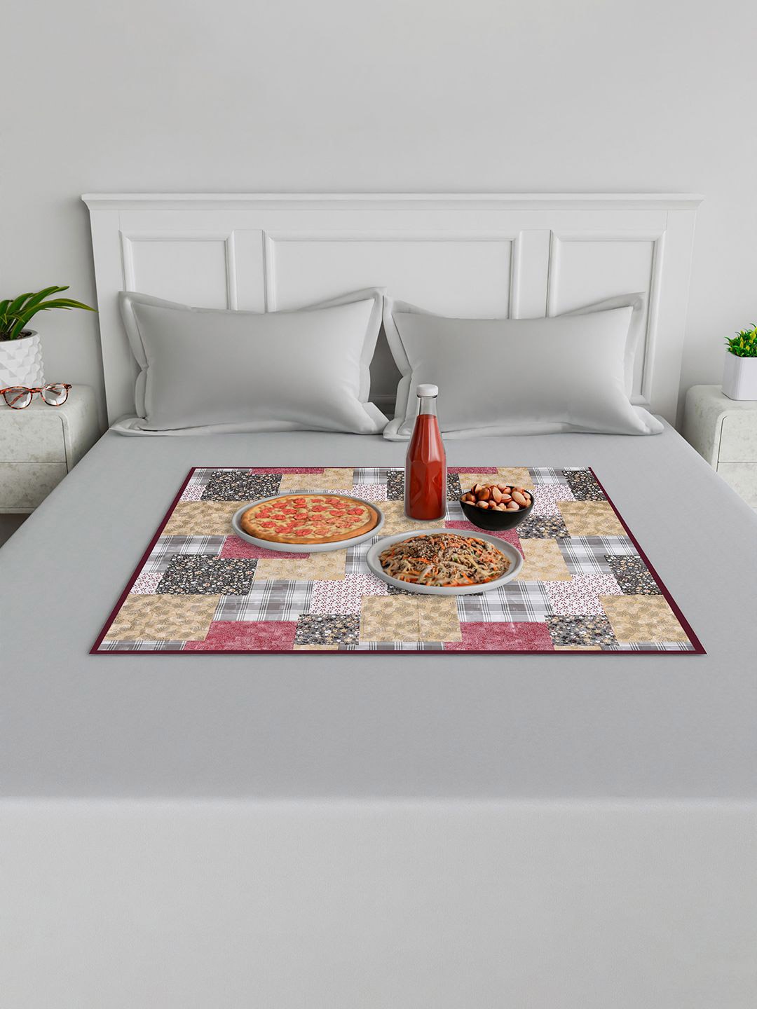 

Kuber Industries Black Barik Flower Reversible Waterproof Table Placemat