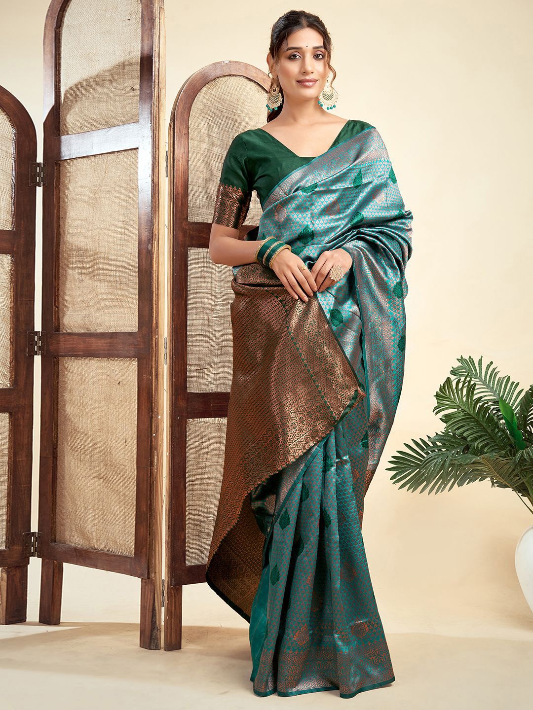 

HERE&NOW Woven Design Printed Sarees, Green