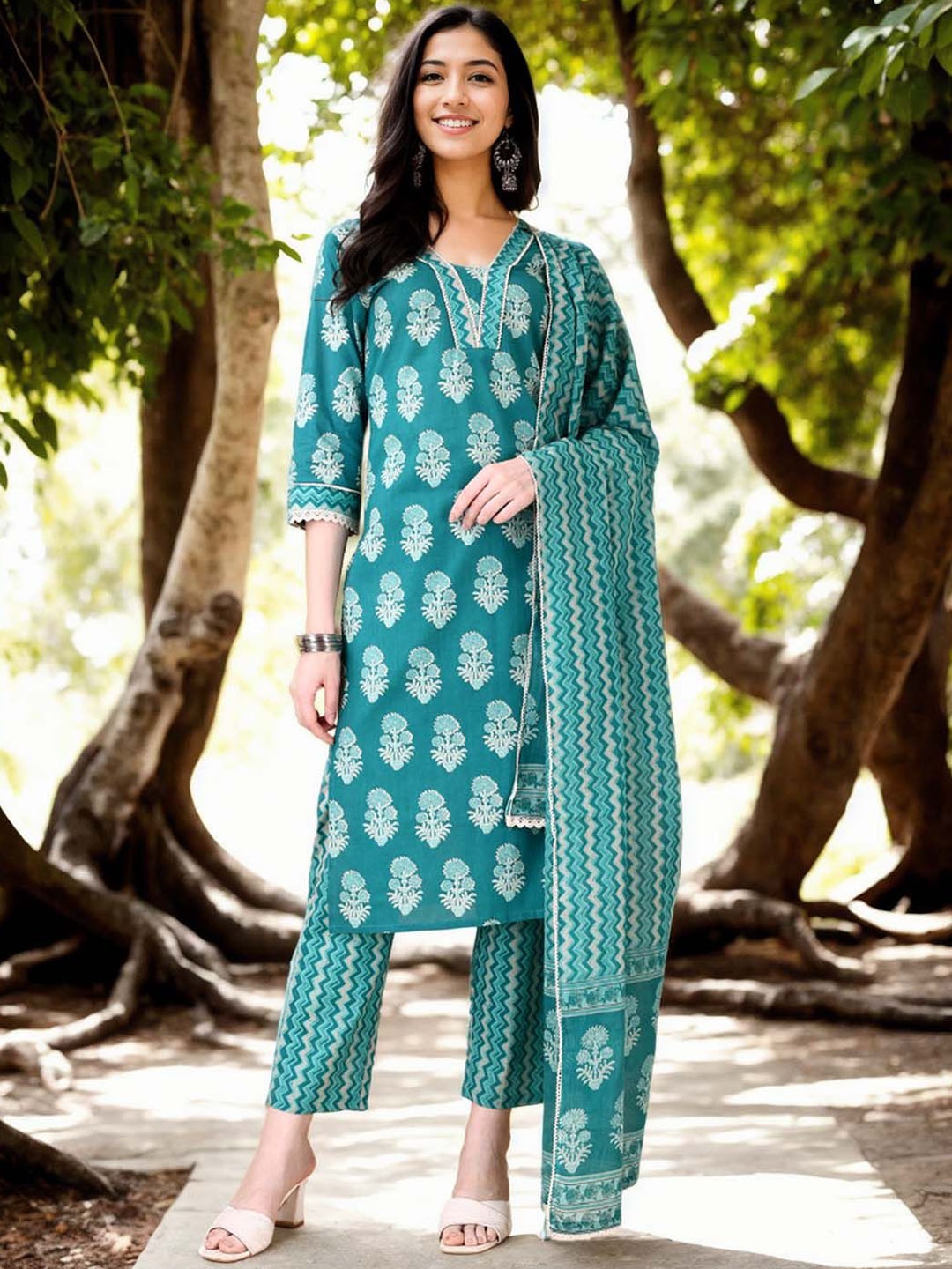 

Anouk Floral V-Neck Printed Pure Cotton Straight Kurta With Trouser And Dupatta, Turquoise blue